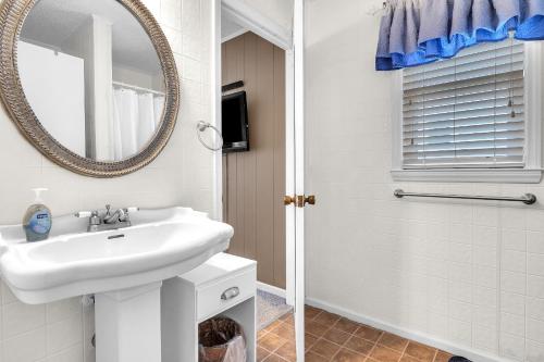 Shorebird by Oak Island Accommodations - photo 41