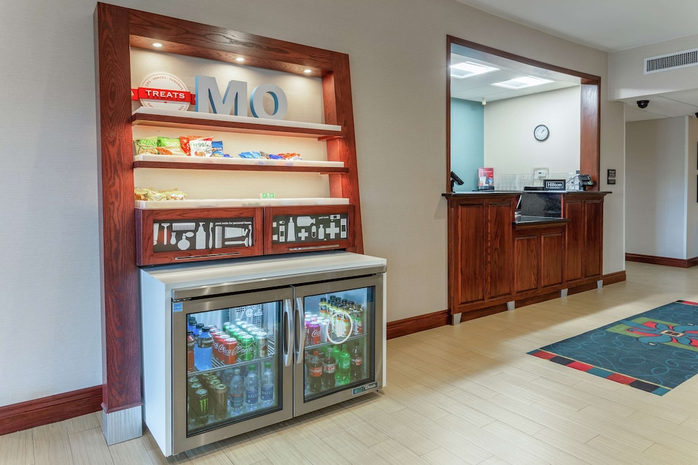 Hampton Inn Jefferson City at Capital Mall - photo 4