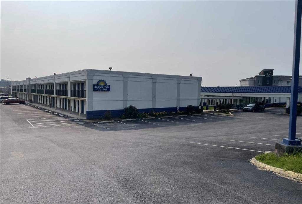 Days Inn & Suites by Wyndham York - photo 3