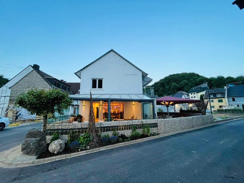 Weineck Altenahr — 4-Star Luxury Hotel in Altenahr, Germany