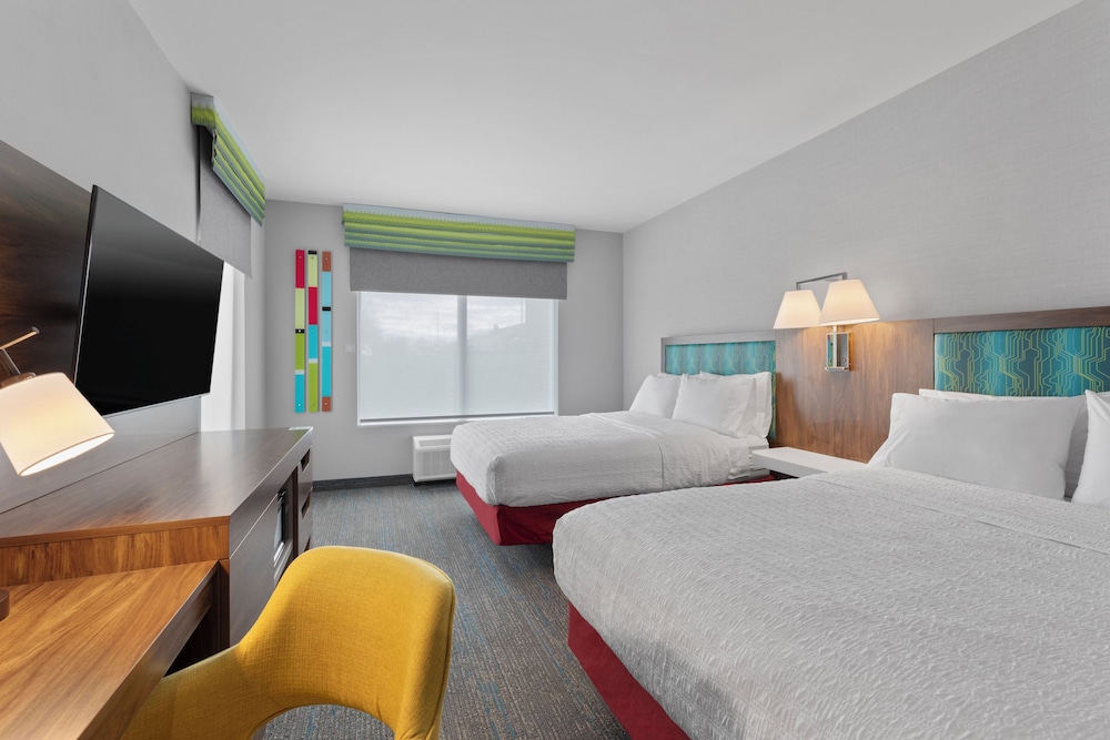 Hampton Inn Saline - photo 10