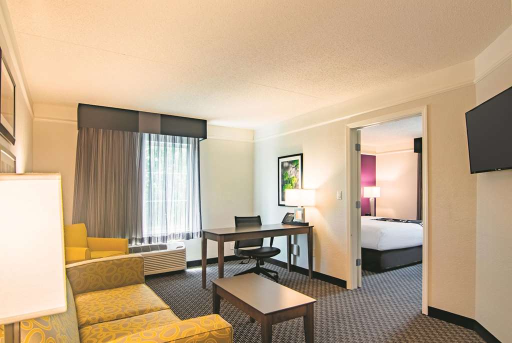La Quinta Inn & Suites by Wyndham Oklahoma City Norman - photo 41