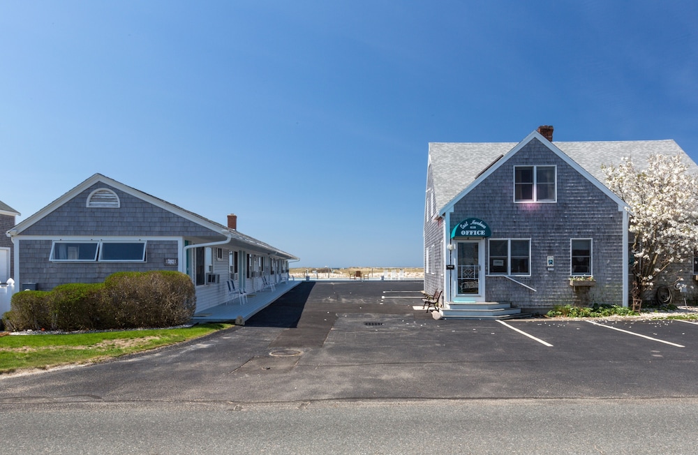 East Harbour Motel and Cottages - photo 42