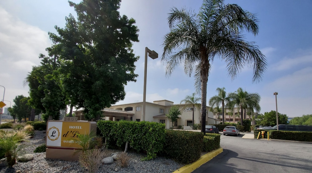 Hotel d Lins Ontario Airport - photo 24