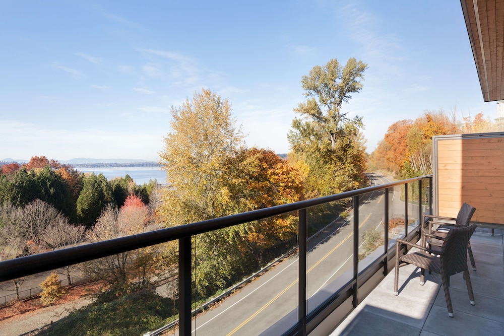 Hampton Inn & Suites Seattle Renton - photo 18