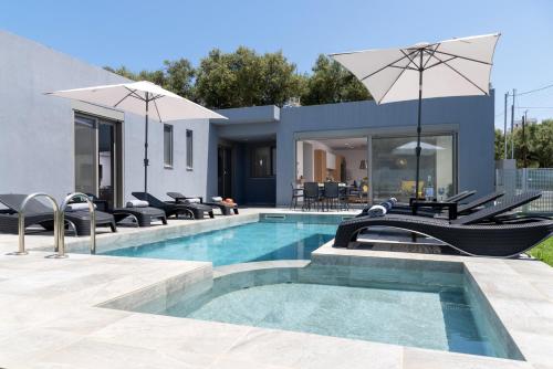 Villa Ampela by PosarelliVillas — 4-Star Luxury Hotel in Agia Marina, Greece