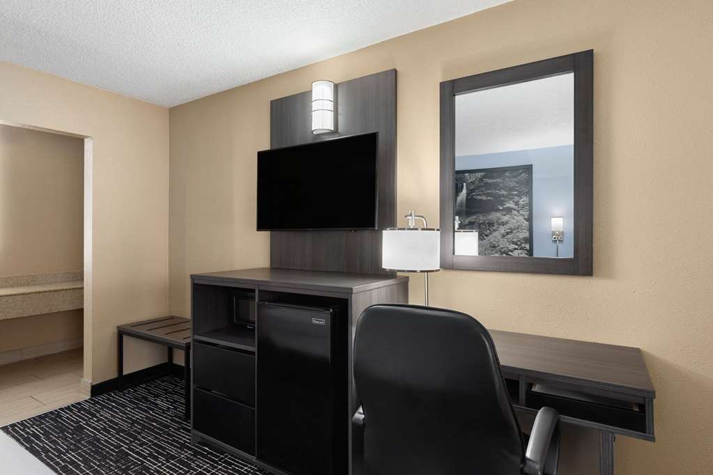 Super 8 by Wyndham Paducah I 24 Exit 4 - photo 19