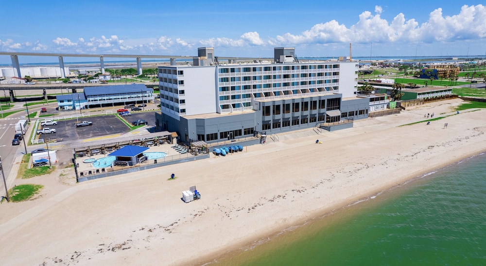 DoubleTree by Hilton Corpus Christi Beachfront - carbon neutral hotel in Corpus Christi