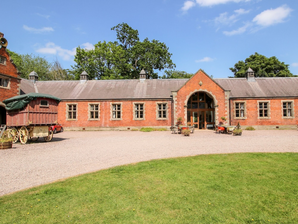Talbot Lodge — 4-Star Luxury Hotel in Stafford, United Kingdom