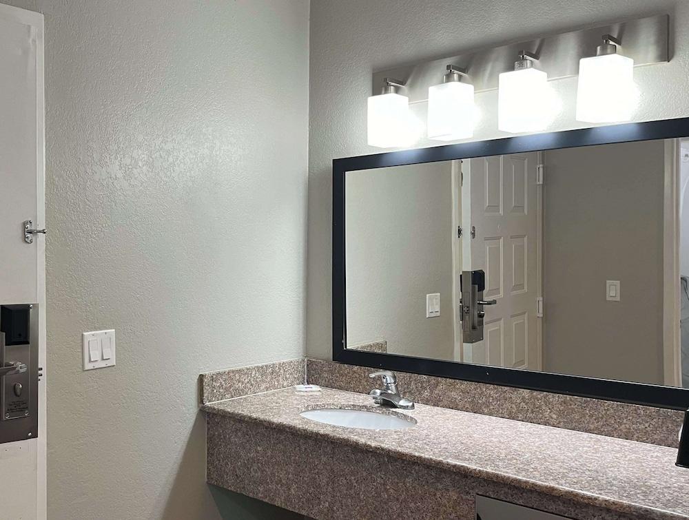 Motel 6 Tucson AZ Airport Kino Sports Complex - photo 30