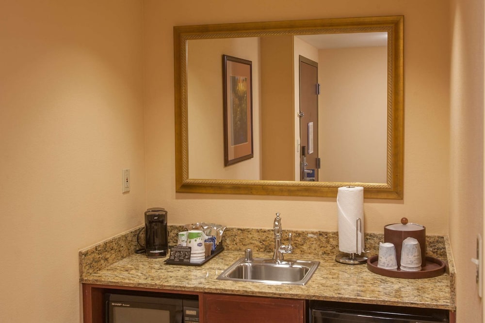 Hampton Inn & Suites Stillwater - photo 28
