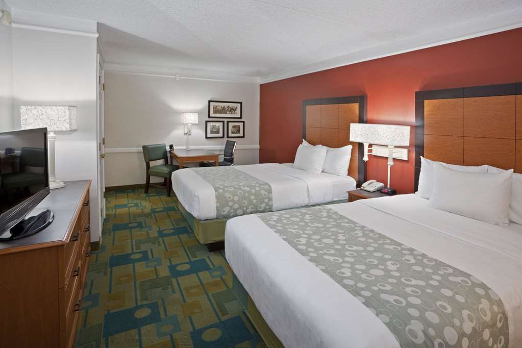 La Quinta Inn by Wyndham Phoenix Sky Harbor Airport - photo 10