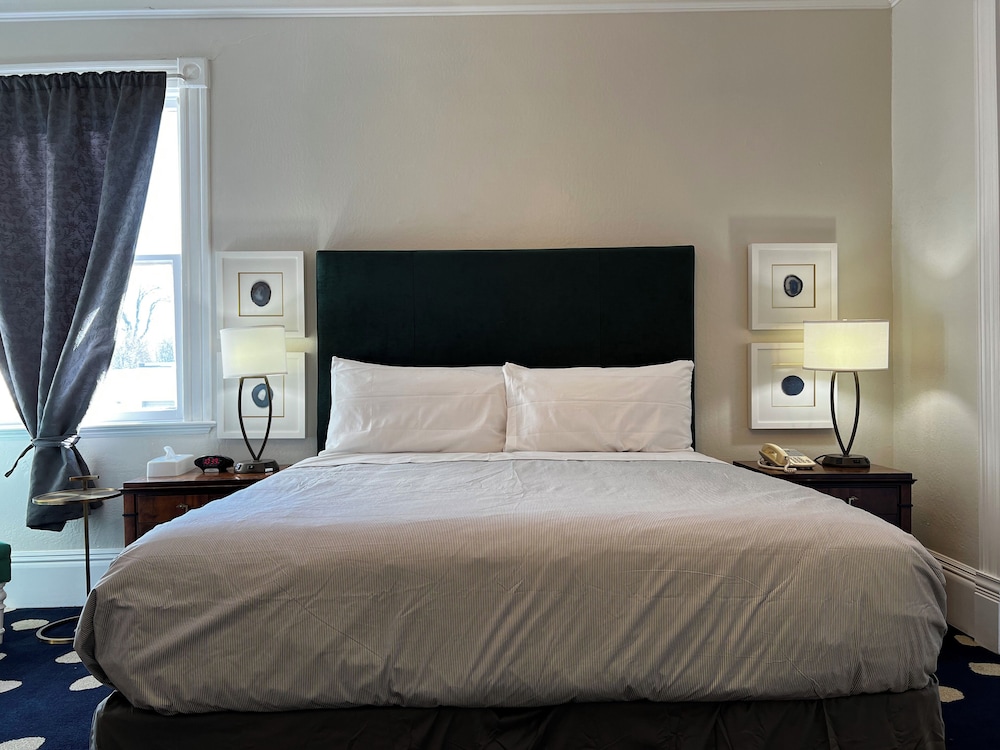 The Sterling Hotel - photo 12