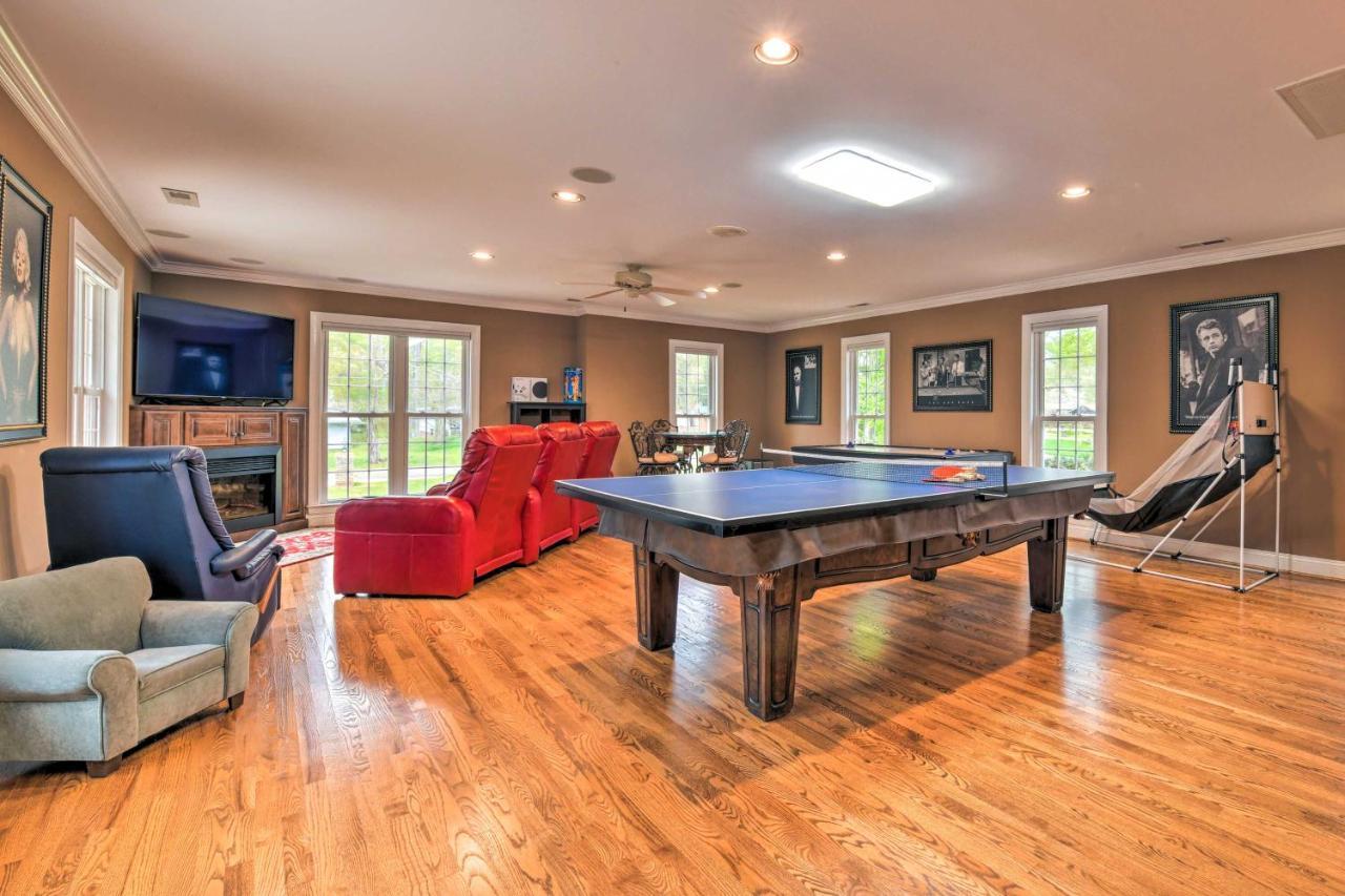 Dock and Fire Pit Mt Gilead Villa on Lake Tillery — 4-Star Luxury Hotel in Mount Gilead, United States