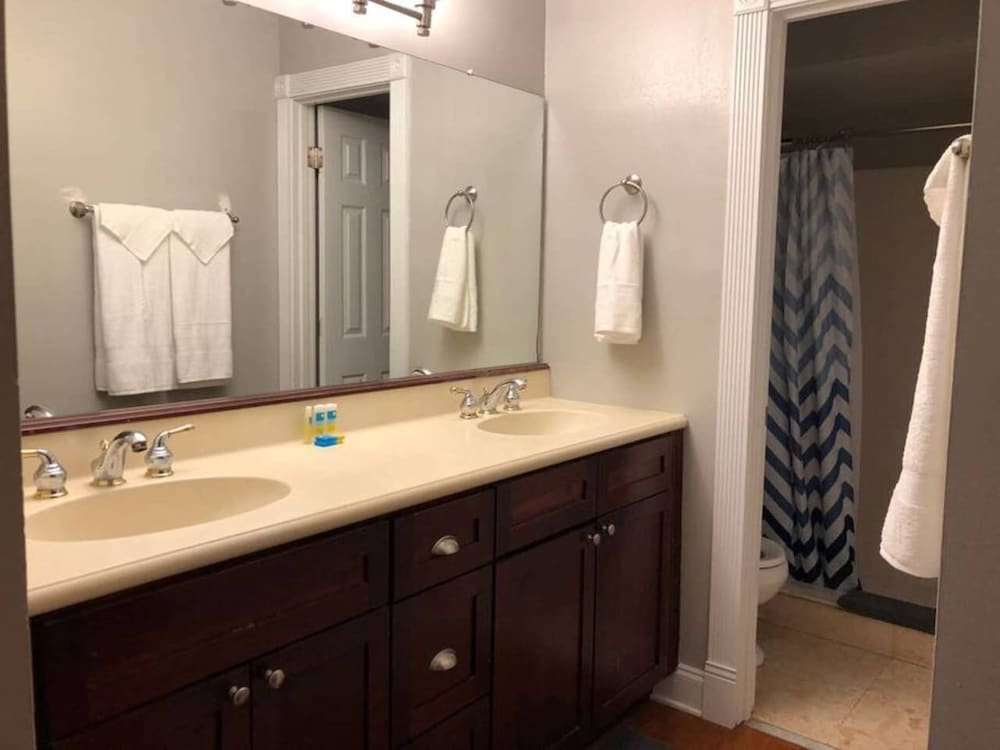 6149 Sandcrest Next TO Universal. 8 Beds. Pool. Very Clean - photo 23
