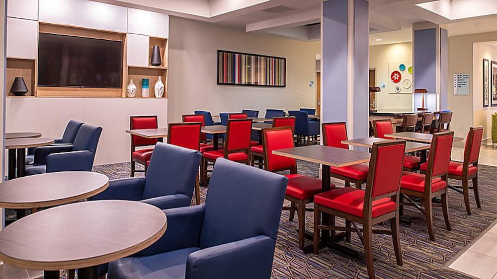 Holiday Inn Express Hotel & Suites Mount Pleasant by IHG - photo 47