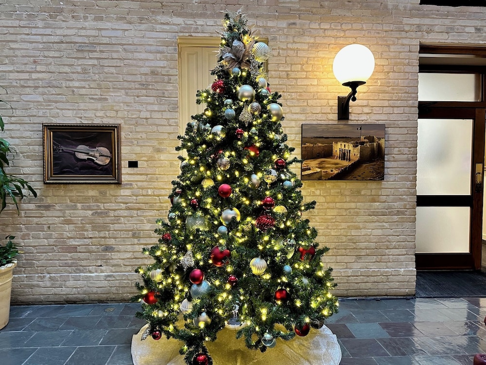 Crockett Hotel - photo 2