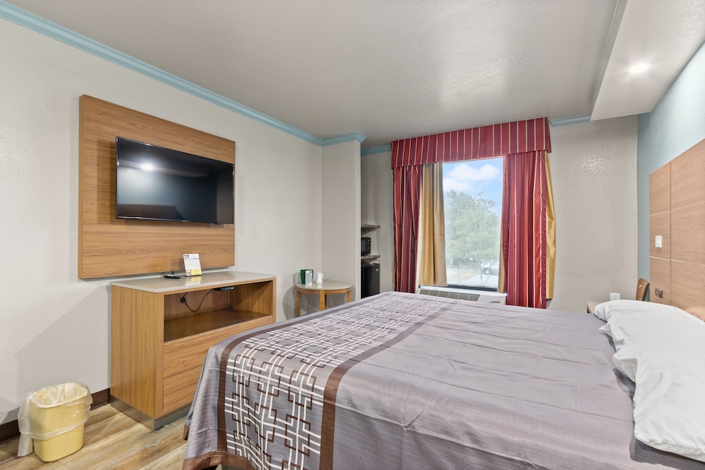 Regency Inn Near Boardwalk & Hurlburt Field - photo 15