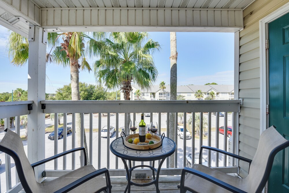 Winter Getaway: Destin Condo by Golf & Dining — 4-Star Luxury Hotel in Destin, United States