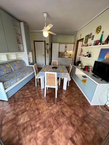 Roberto House Beach Taormina Mare — 4-Star Luxury Hotel in Giardini-Naxos, Italy