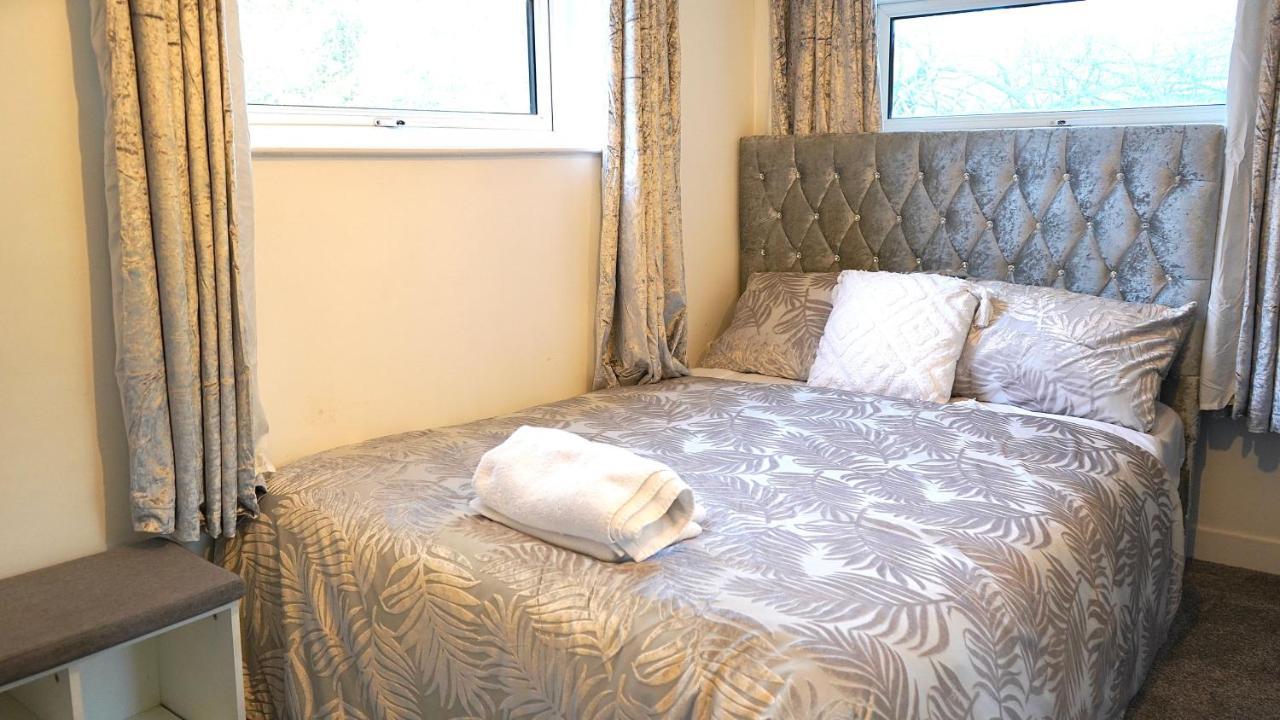 Tilehurst Villa