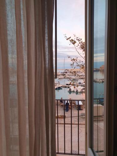 Maison Bleu Luxury Suite Sul Porto Di Trani — 4-Star Luxury Hotel in Trani, Italy