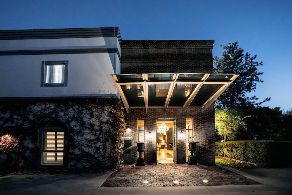 de Russie Boutique Hotel Orange — 4-Star Luxury Hotel in Orange, Australia