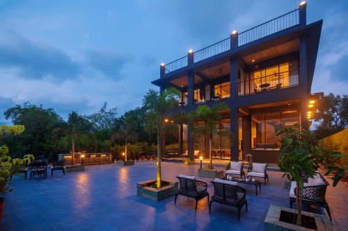 Sunset Boulevard by StayVista Lakeside Villa with Pet Friendly Ambiance Deck Terrace Plunge Pool & Modern Flair — 4-Star Luxury Hotel in Karjat, India