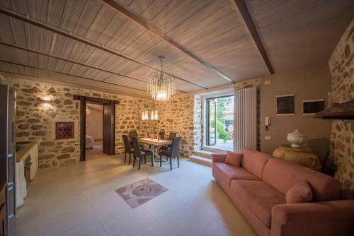 Casale Torre Madre — 4-Star Luxury Hotel in Assisi, Italy