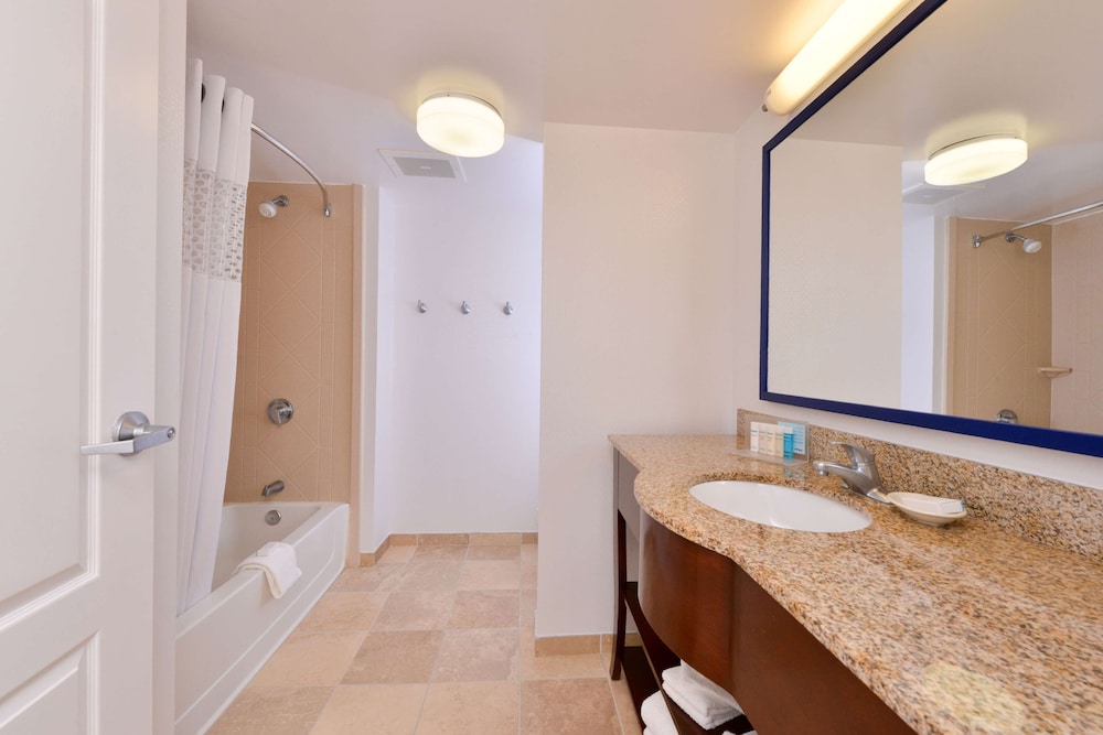 Hampton Inn & Suites Plymouth - photo 36