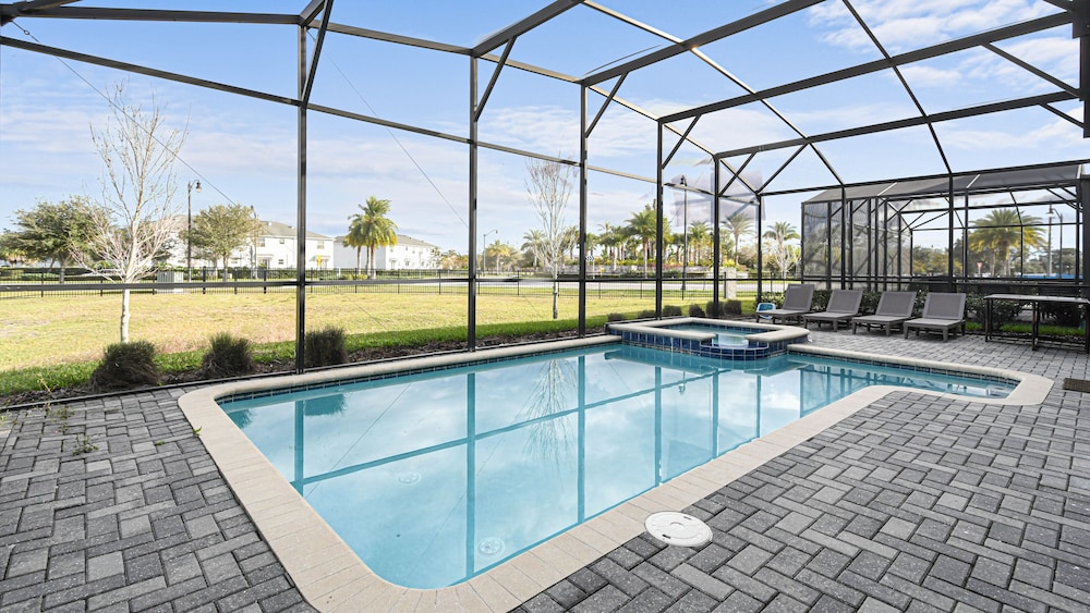 Luxurious 10 bed Lakefront Retreat Near Disney - photo 29