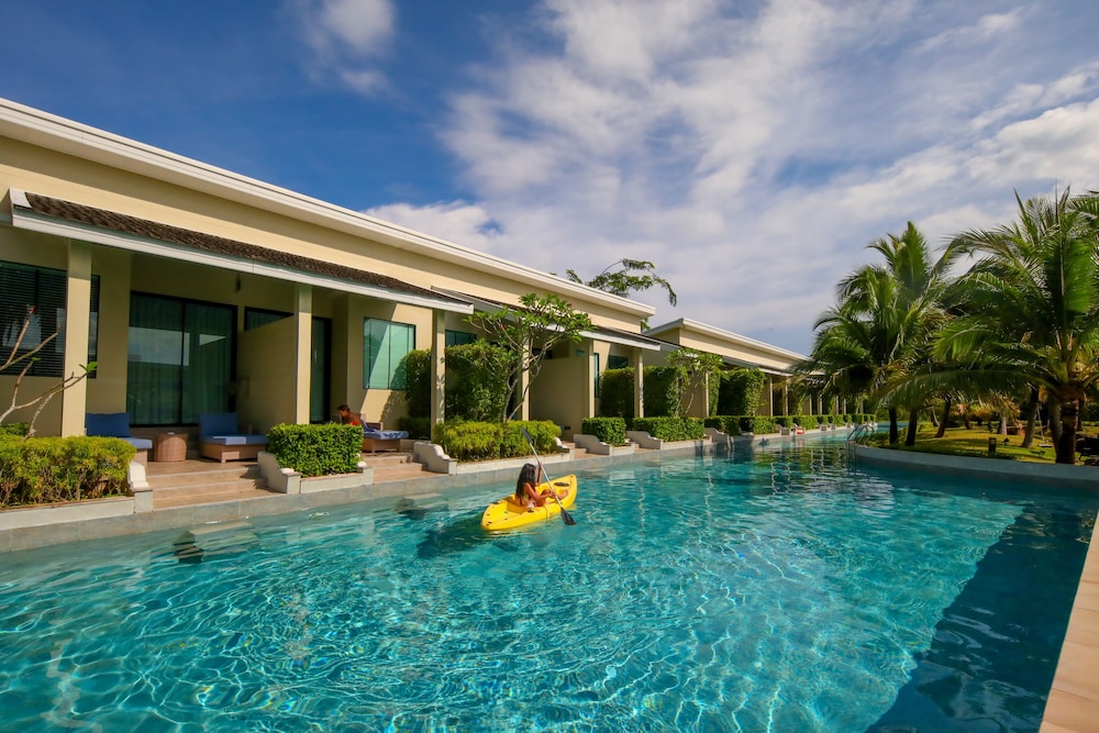 Craft Resort & Villas - carbon neutral hotel in Ratsada