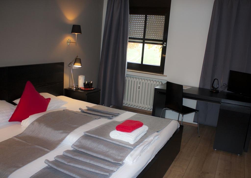 Rheinlander Seehotel — Leverkusen