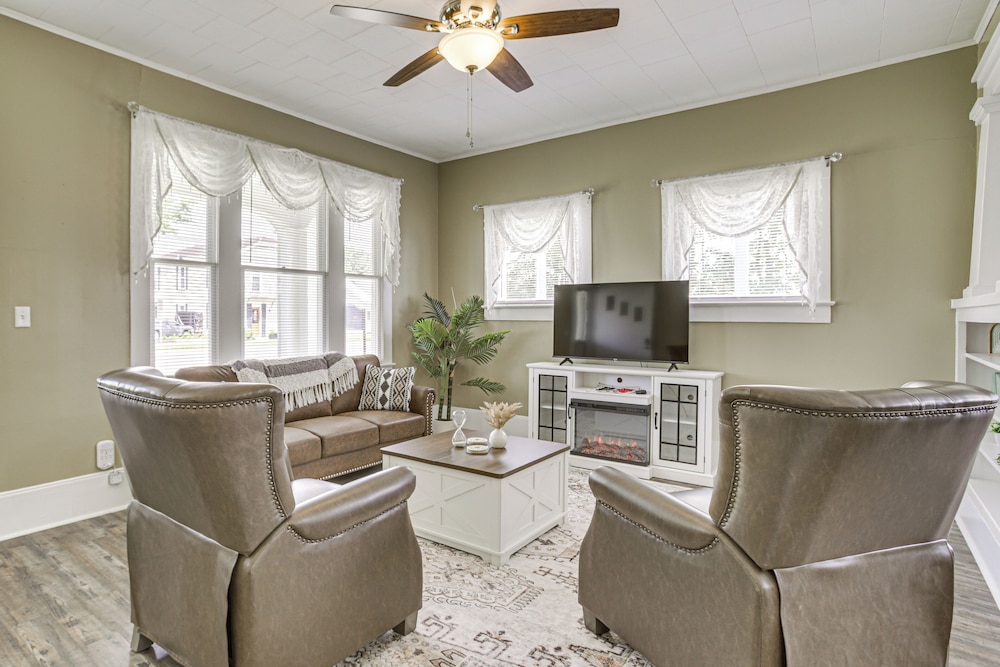 Walk to Restaurants & Shops: Dtwn Franklin Retreat in Franklin, United States