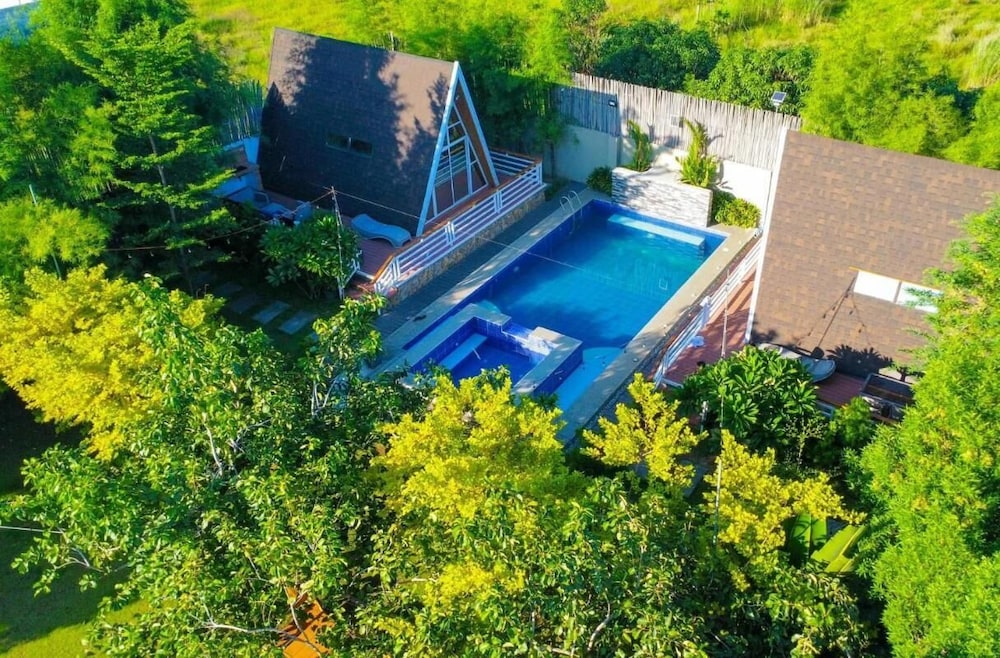 Di Bella Cabin Private Resort — hotel in Bacolor