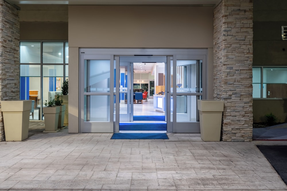 Holiday Inn Express & Suites Atlanta Airport NE Hapeville by IHG - photo 29