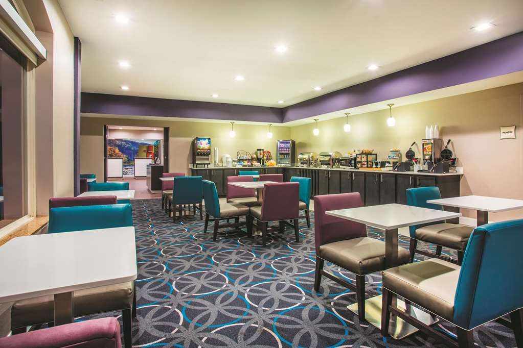 La Quinta Inn & Suites by Wyndham Russellville - photo 27