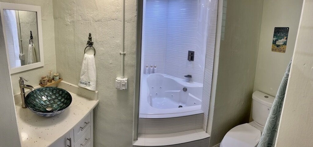 Neptune's Grotto Waterfront Retreat - photo 25