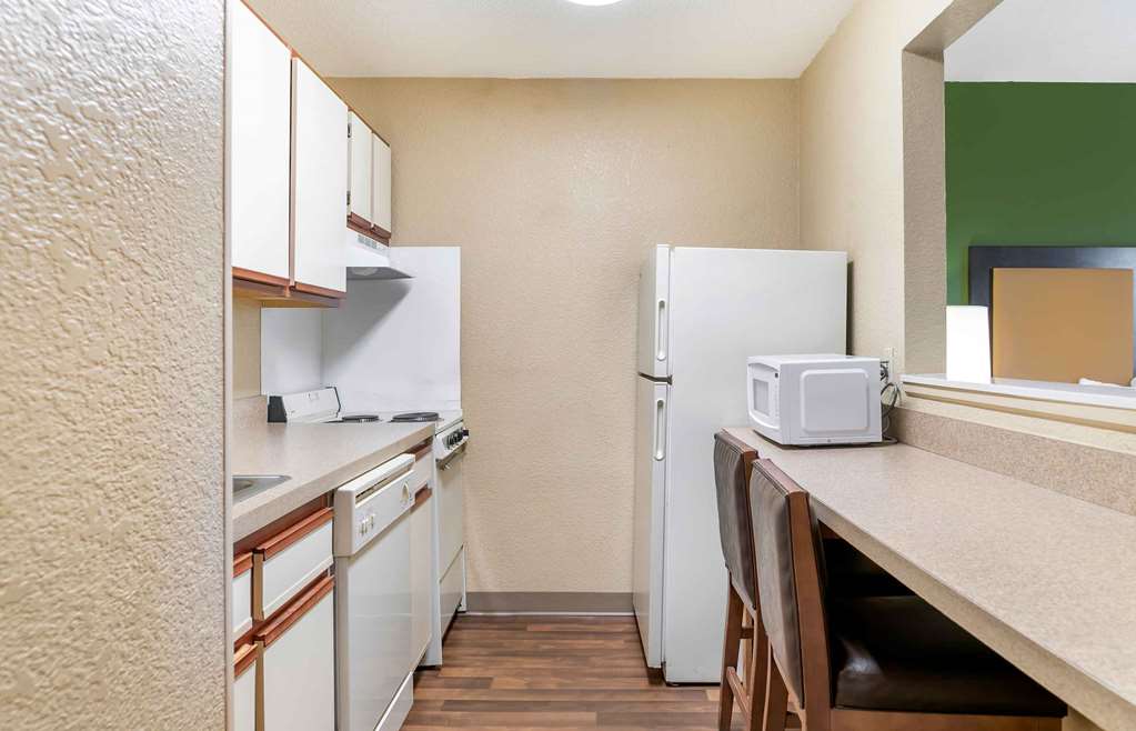 Extended Stay America Select Suites Detroit Warren - photo 11