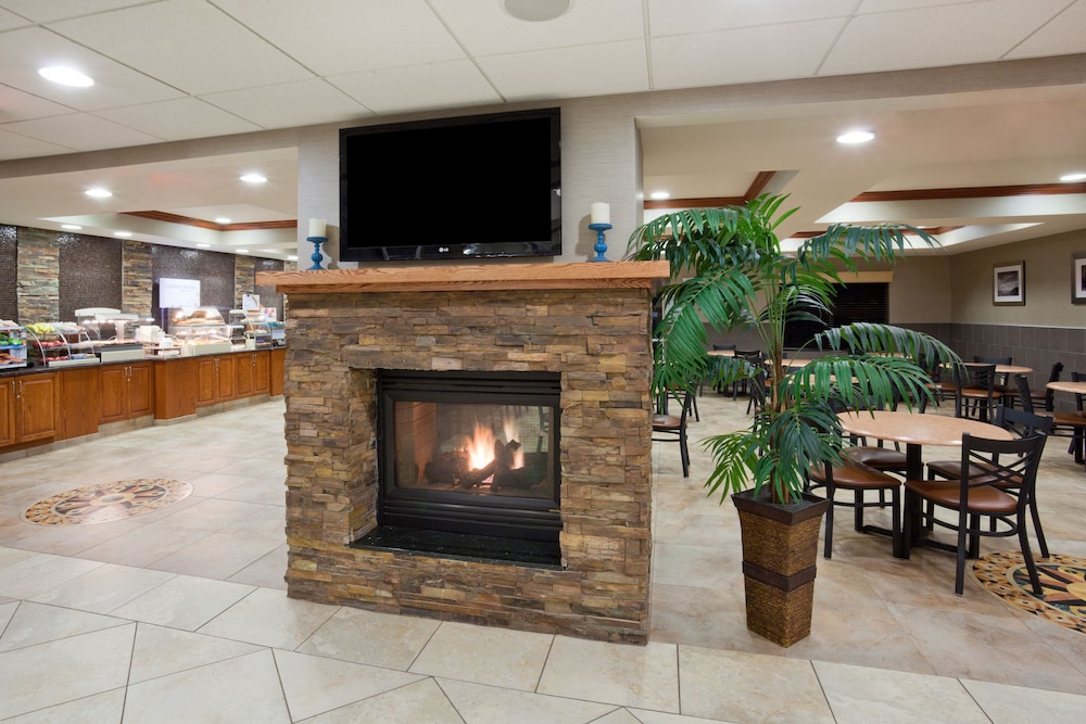 Holiday Inn Express & Suites Aberdeen by IHG - photo 26