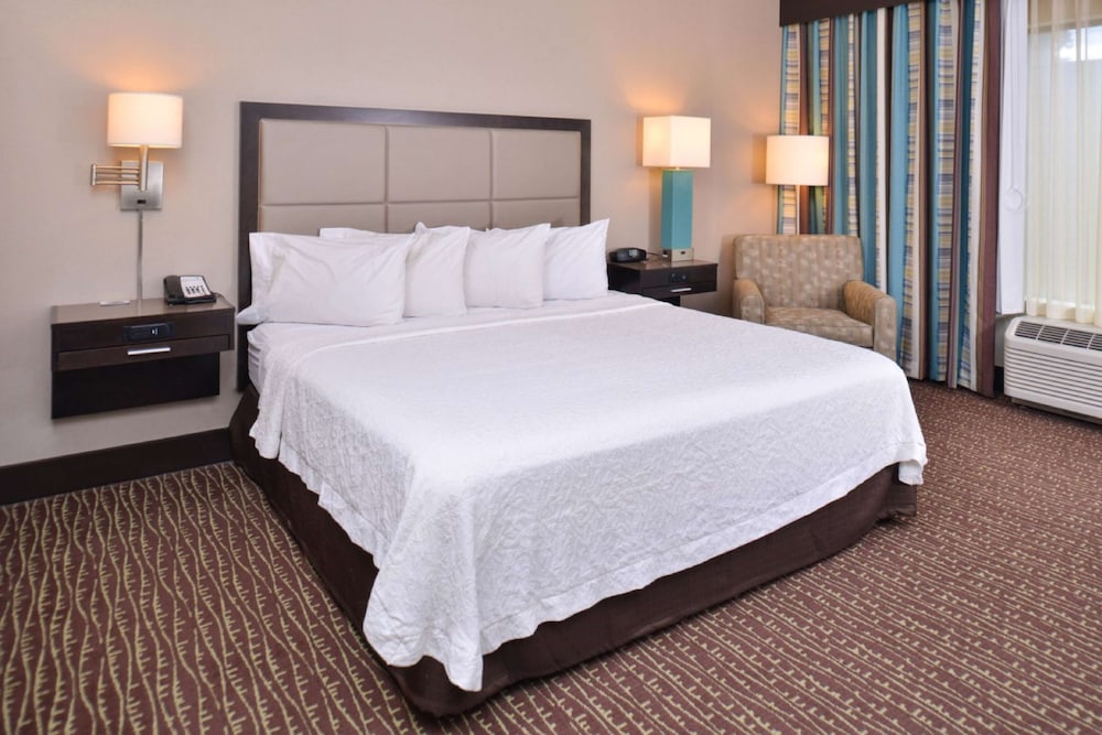Hampton Inn & Suites Bend - photo 24