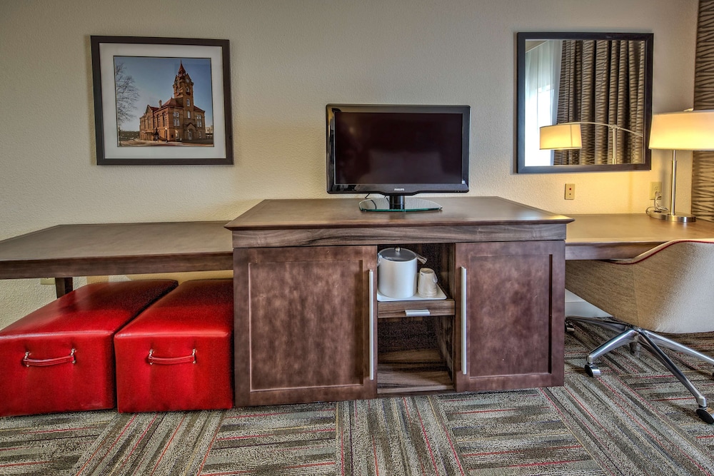 Hampton Inn Newberry Opera House - photo 9