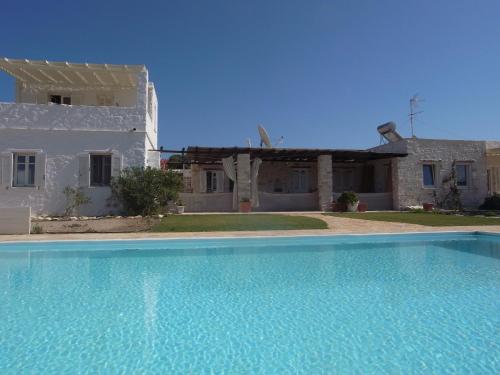 Villa Naousa — 4-Star Luxury Hotel in Naousa, Greece