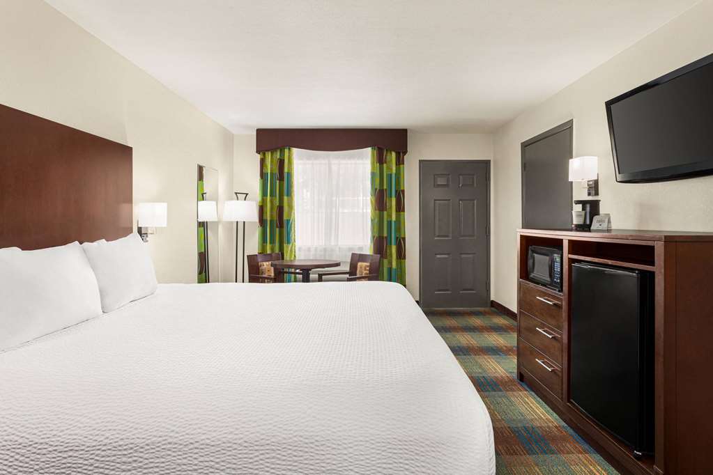Ramada by Wyndham San Antonio Near SeaWorld Lackland AFB - photo 31