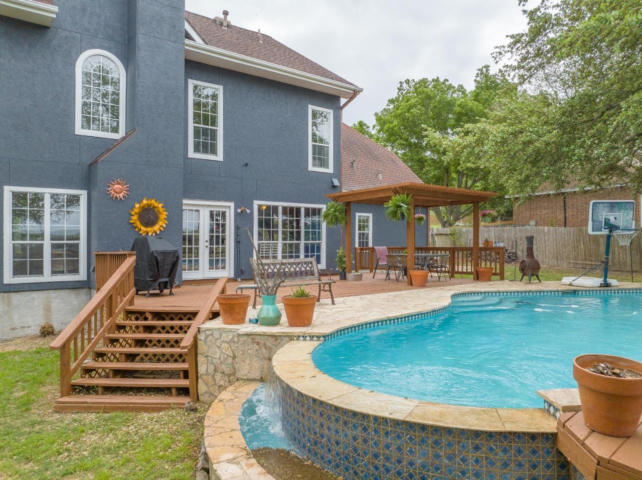 La Vaca Viva Pool Side Oasis Near San Antonio — hotel in Castroville