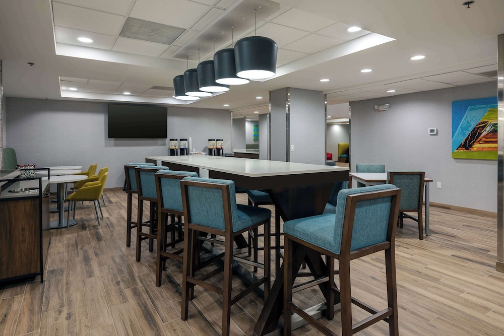 Hampton Inn & Suites Alpharetta Roswell - photo 53