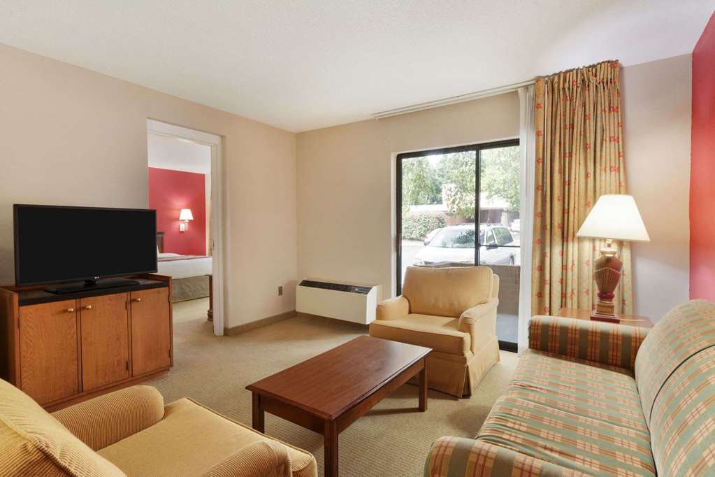 Ramada by Wyndham Raleigh - photo 12