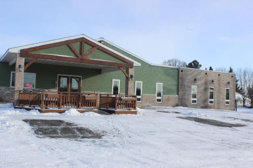 Woodlands Inn & Suites - photo 5