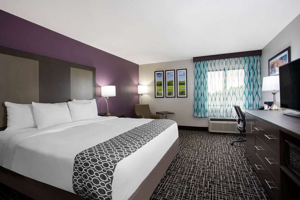 La Quinta Inn & Suites by Wyndham Roanoke Salem - photo 30