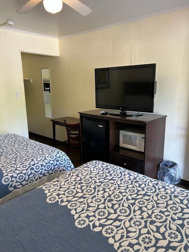 Country Place Inn And Suites - photo 10